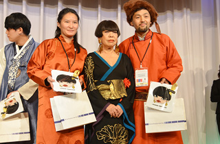 National Costume Award winners: Tungalag Ravjir & Erdensukh Od (Mongolia)